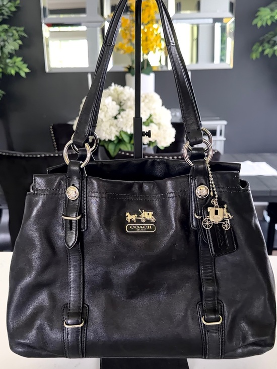 Coach Handbags - COACH Black Leather Shoulder Tote with Signature Silver Hardware